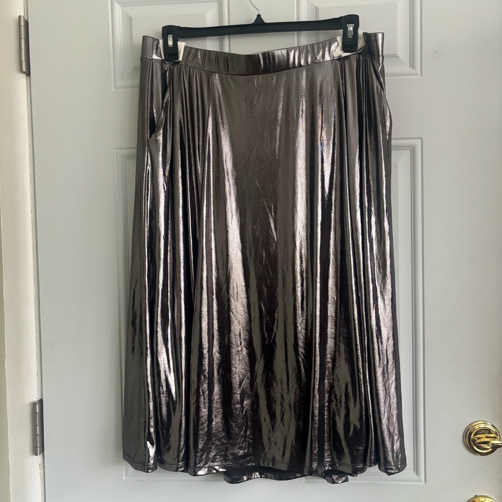 Torrid Metal Grey Liquid Shine Midi Skirt, Size 2, Women’s 2X - 18/20 - Picture 2 of 9